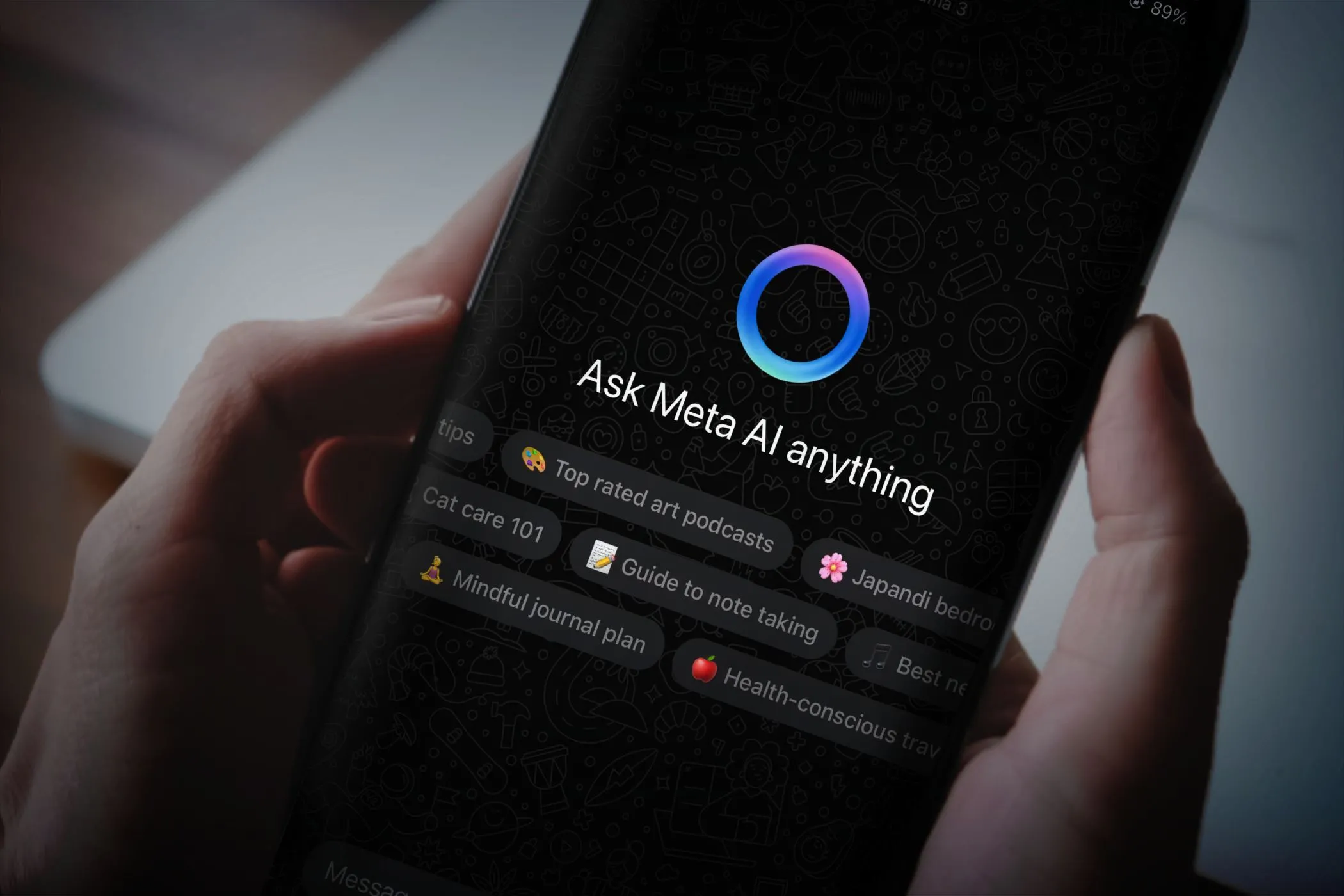 Giao diện Meta AI chatbot trên điện thoại, minh họa nguy cơ rò rỉ thông tin cá nhân qua WhatsApp