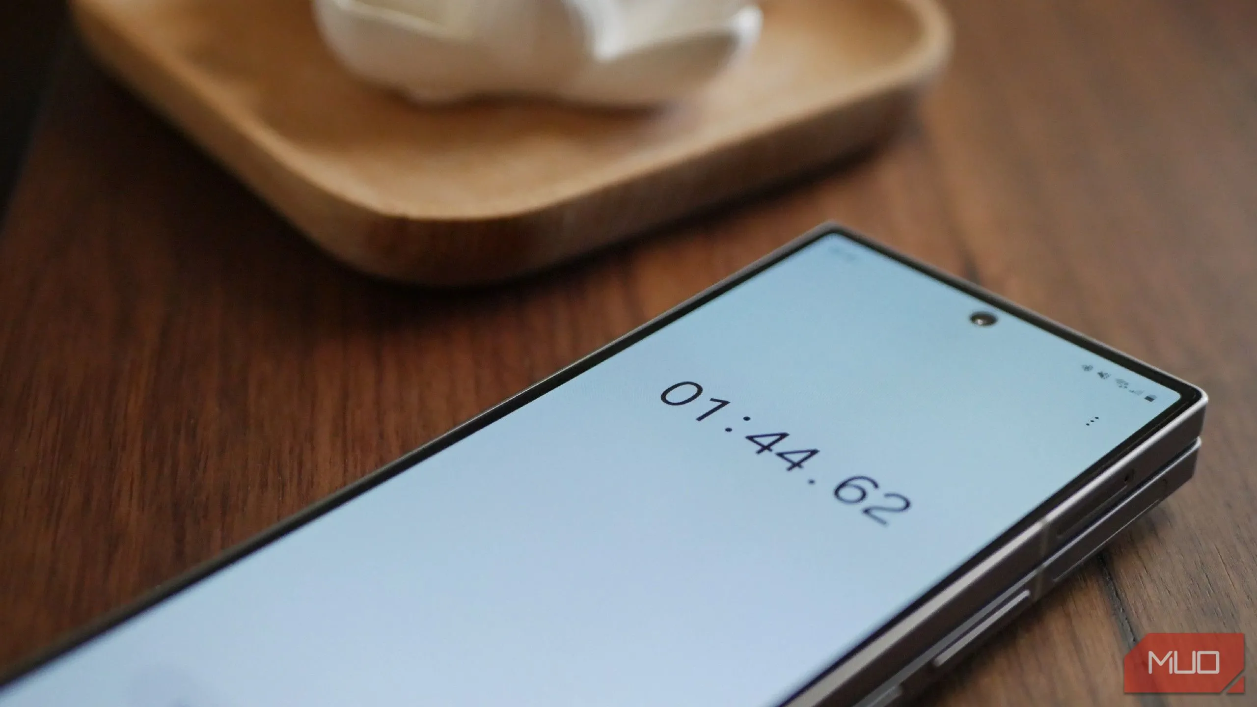 Giao diện tính năng đồng hồ bấm giờ trên Galaxy Z Fold 6, giúp người dùng theo dõi và kiểm soát thời gian cho các dự án lớn.