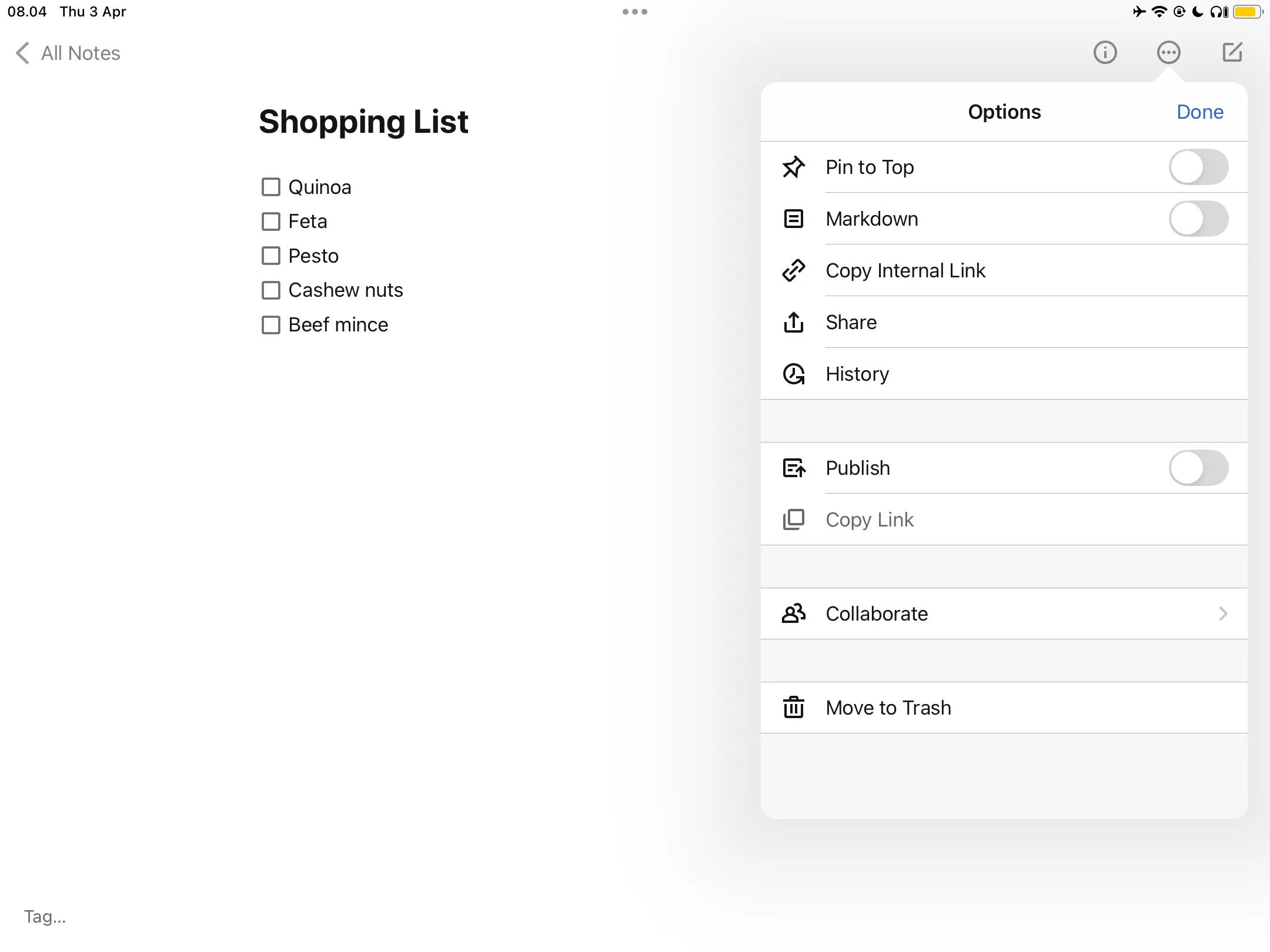 Giao diện tối giản của ứng dụng Simplenote hiển thị danh sách ghi chú và tùy chọn checklist