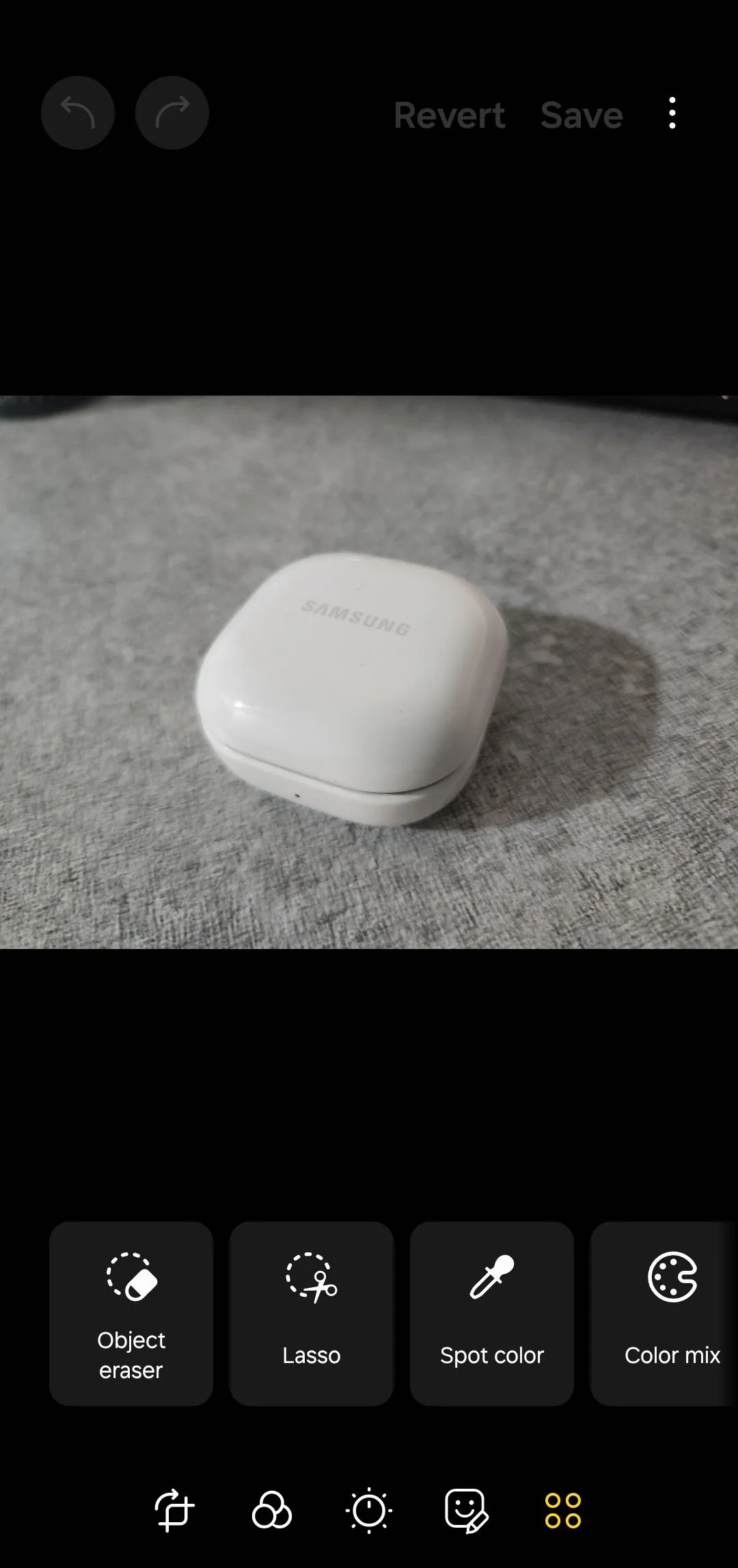 Giao diện trình chỉnh sửa ảnh chuyên nghiệp tích hợp sẵn trong ứng dụng Thư viện Samsung Gallery.