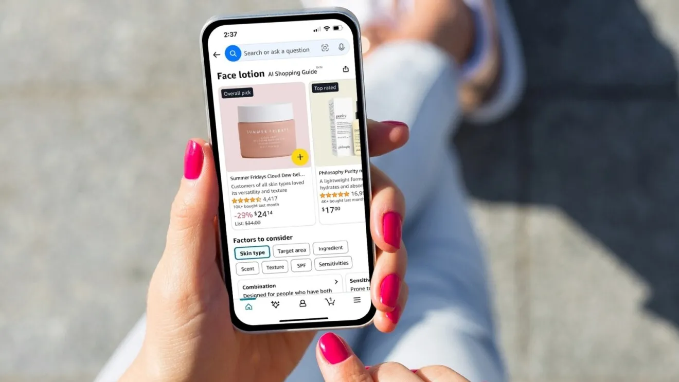 Giao diện ứng dụng Amazon đang hiển thị danh sách sản phẩm, minh họa việc so sánh giá khi mua sắm trực tuyến