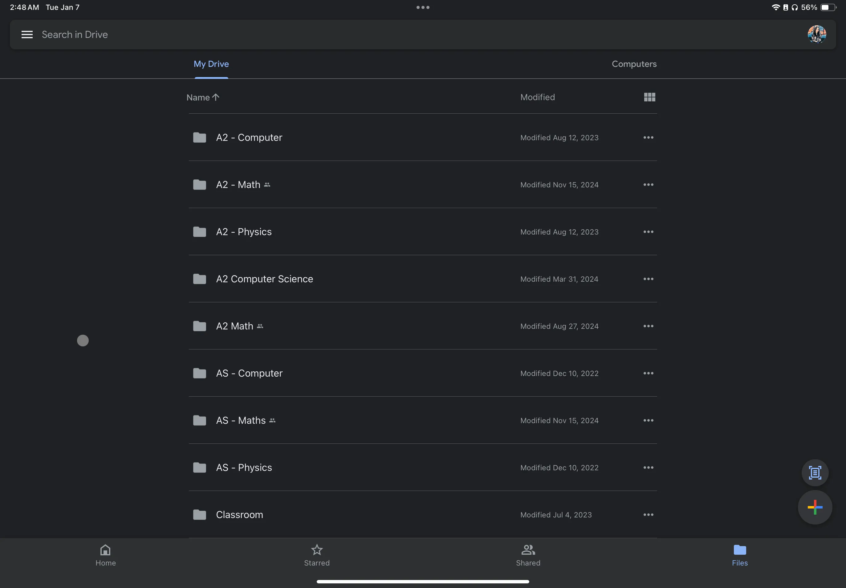 Giao diện ứng dụng Google Drive trên iPad, hiển thị các thư mục và tệp tin