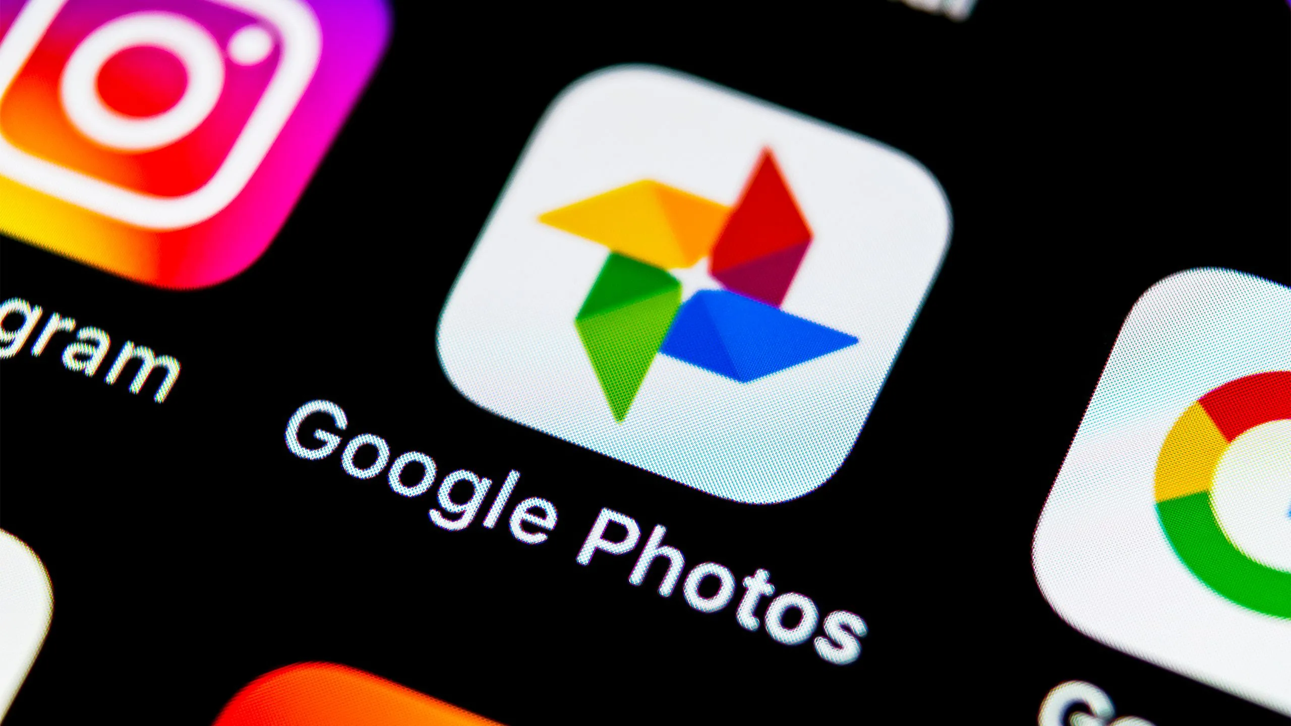 Giao diện ứng dụng Google Photos trên điện thoại thông minh, hiển thị thư viện ảnh cá nhân.