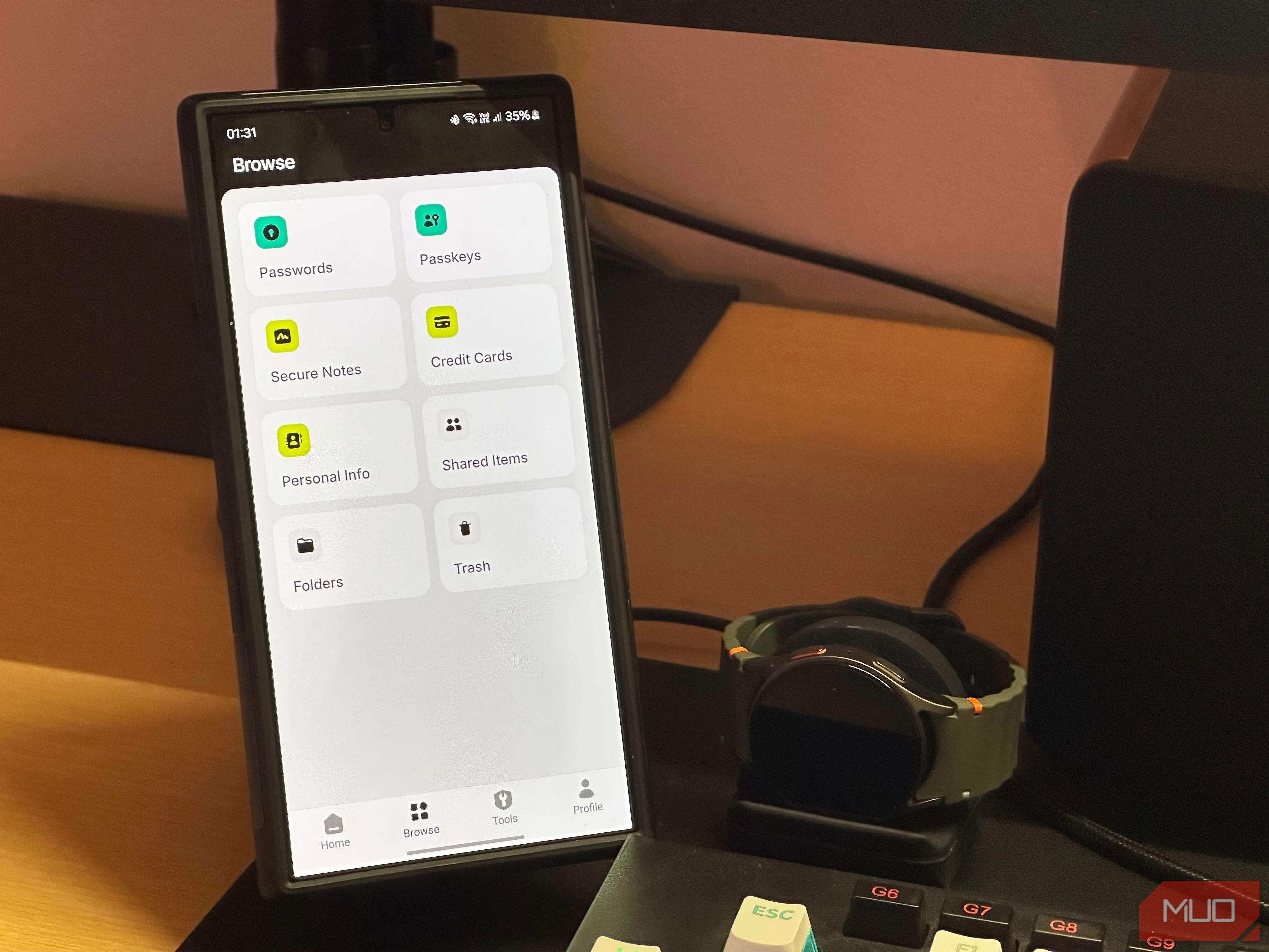 Giao diện ứng dụng quản lý mật khẩu NordPass trên điện thoại Samsung Galaxy S24 Ultra