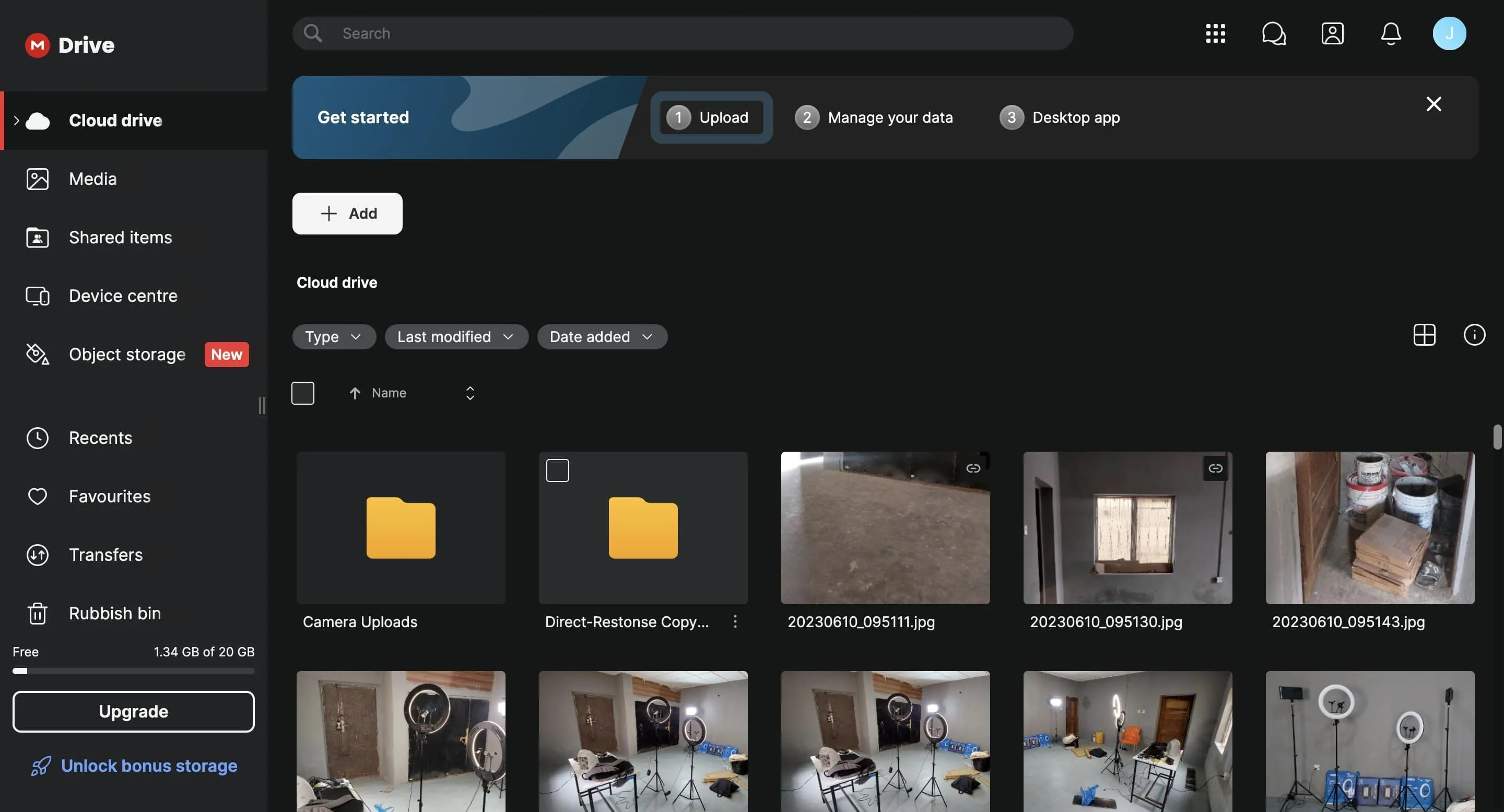 Giao diện web trực quan của MEGA hiển thị các tệp tin đã tải lên