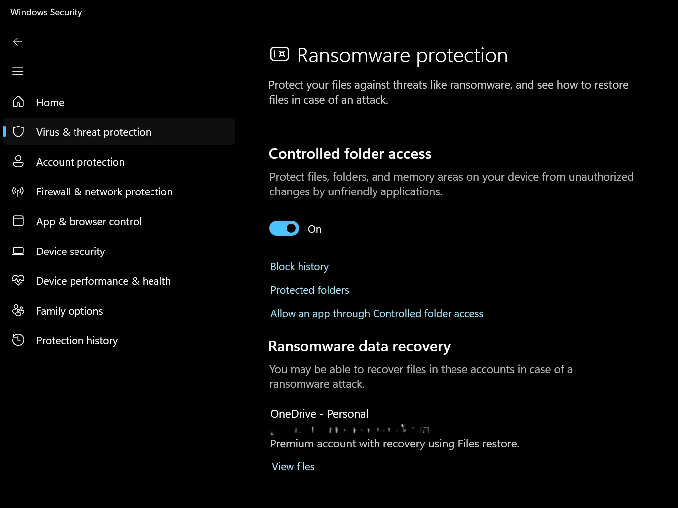 Giao diện Windows Security hiển thị tính năng Controlled Folder Access đã được bật để bảo vệ chống ransomware