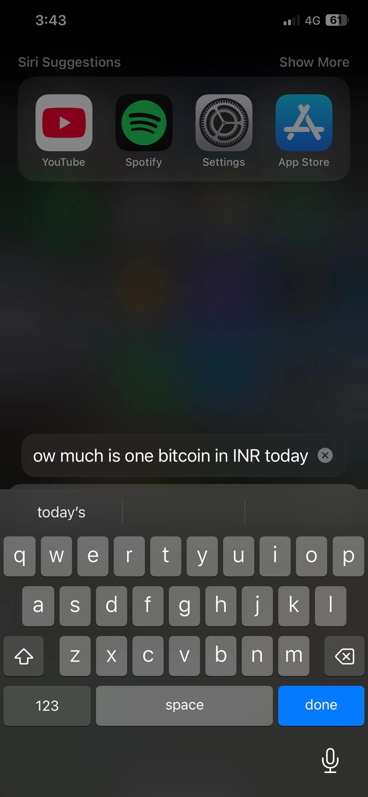 Gõ lệnh cho Siri trên iPhone chạy iOS 17, hiển thị bàn phím để người dùng nhập truy vấn.