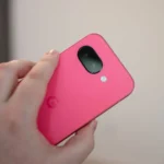 Hệ thống camera kép phía sau của Google Pixel 9a với ống kính chính và siêu rộng