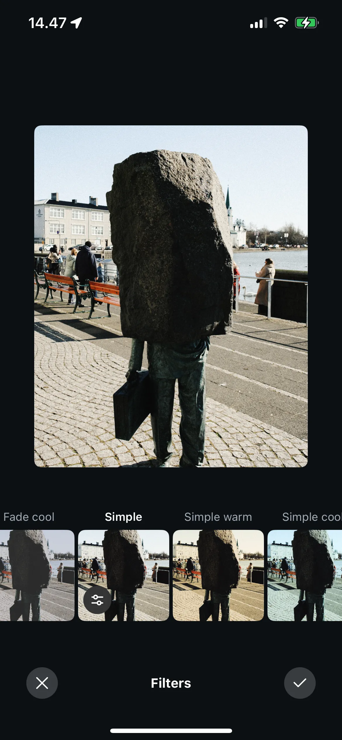 Hiệu ứng của bộ lọc Simple trên Instagram, tăng cường tương phản và độ sáng nhẹ nhàng, lý tưởng cho ảnh chân dung.