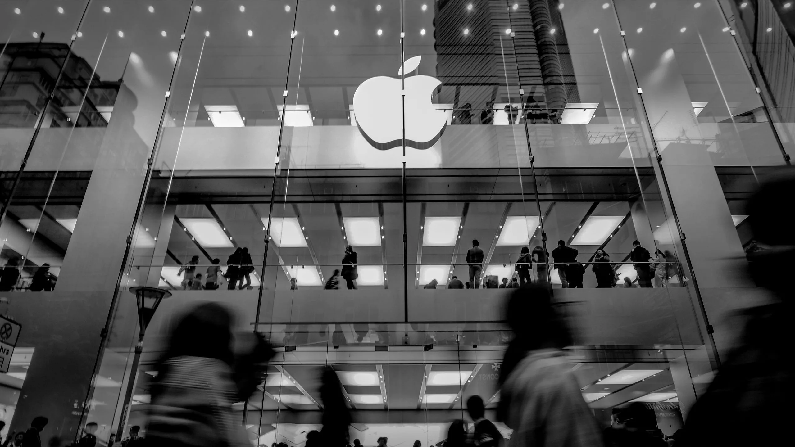 Hình ảnh cửa hàng Apple, bối cảnh cho vụ dàn xếp 95 triệu USD liên quan đến quyền riêng tư của trợ lý ảo Siri.