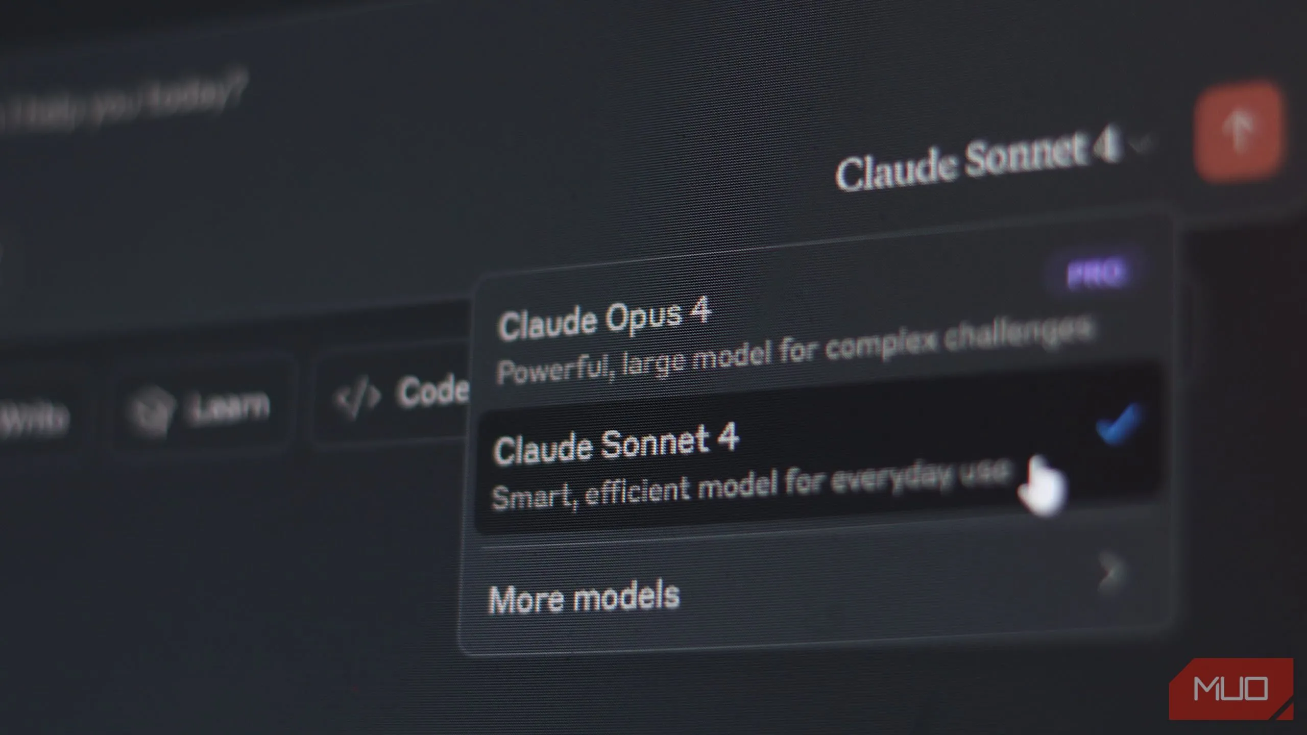 Hình ảnh minh họa hai mô hình AI Claude Sonnet 4 và Claude Opus 4 trong giao diện chatbot Claude