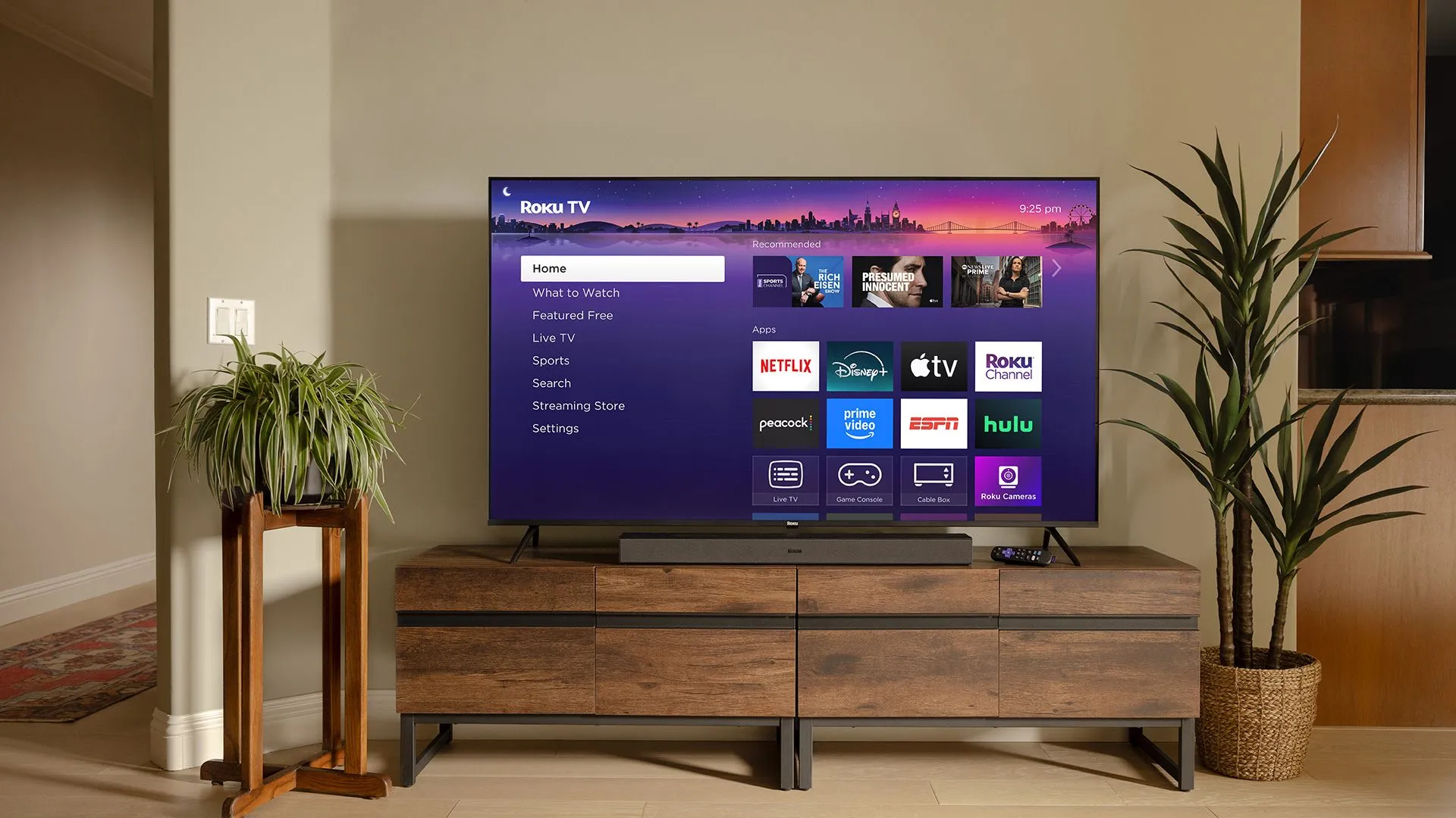 Hình ảnh minh họa Smart TV Roku Plus Series mới với công nghệ Mini-LED tiên tiến, hiển thị chất lượng hình ảnh sắc nét.