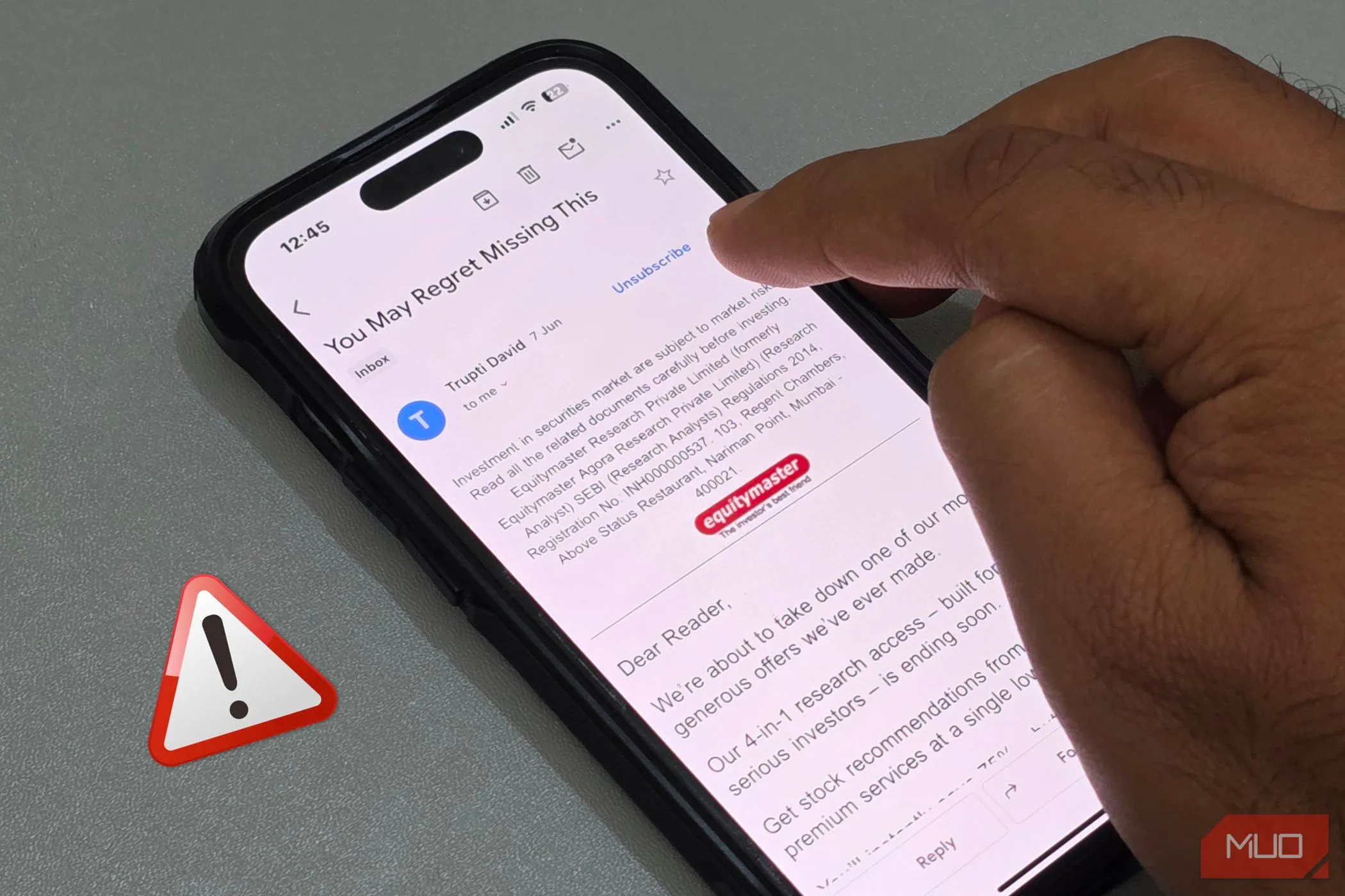 Hình ảnh người dùng iPhone hủy đăng ký từ email spam