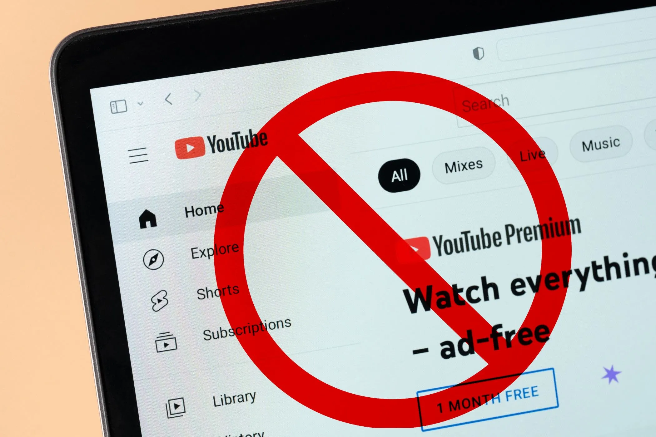 Hình ảnh trang YouTube Premium trên laptop hiển thị lỗi thanh toán khi cố gắng mua gói đăng ký qua VPN.
