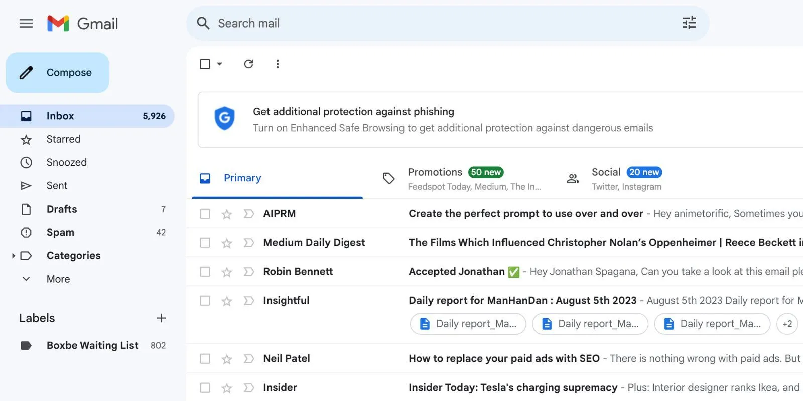 Hộp thư đến Gmail với nhiều email chưa đọc, thể hiện sự quá tải thông tin và cần quản lý email hiệu quả để tăng cường sự tập trung.