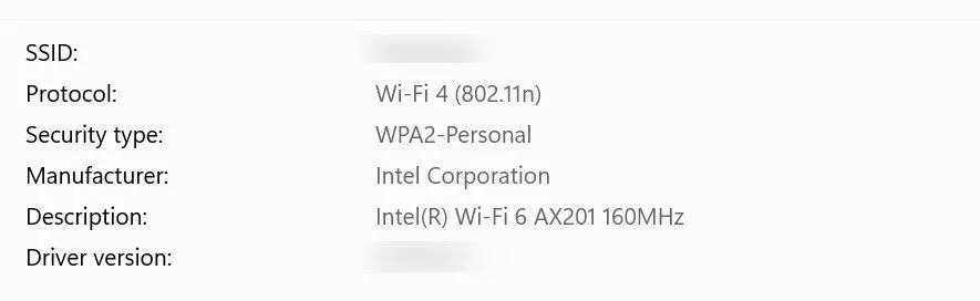 Kiểm tra loại bảo mật (Security type) và giao thức mã hóa Wi-Fi trong phần thuộc tính mạng trên Windows.