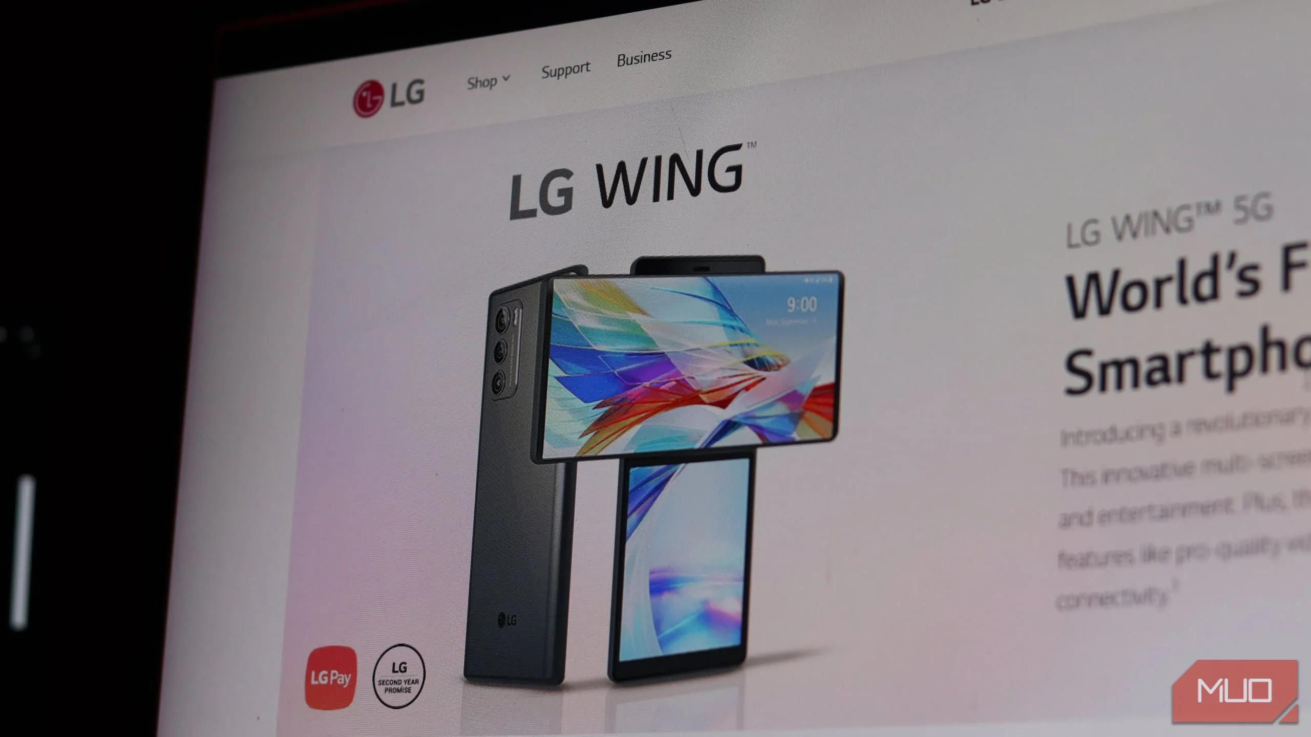 LG Wing, một trong những mẫu điện thoại cuối cùng của LG, hiển thị trên website hãng