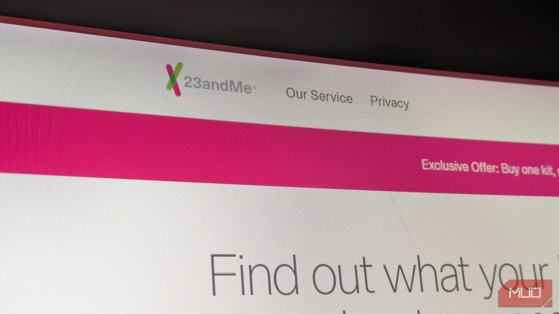Logo 23andMe trên trang web chính thức, biểu tượng của dịch vụ xét nghiệm DNA bị rò rỉ dữ liệu