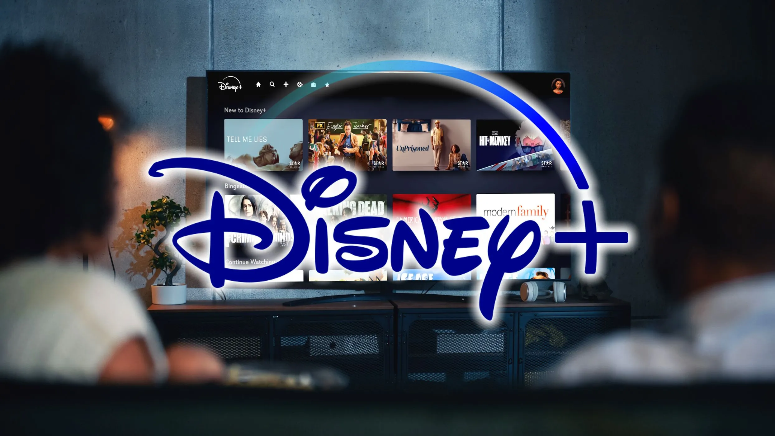 Logo Disney Plus và hình ảnh người dùng đang xem nội dung, minh họa tính năng quản lý danh sách "Tiếp tục xem"