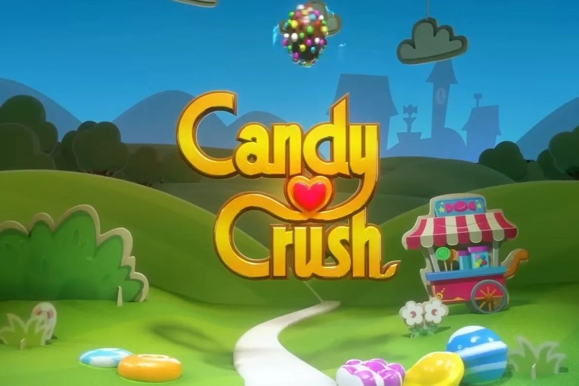 Logo trò chơi Candy Crush Saga với nền xanh vui nhộn