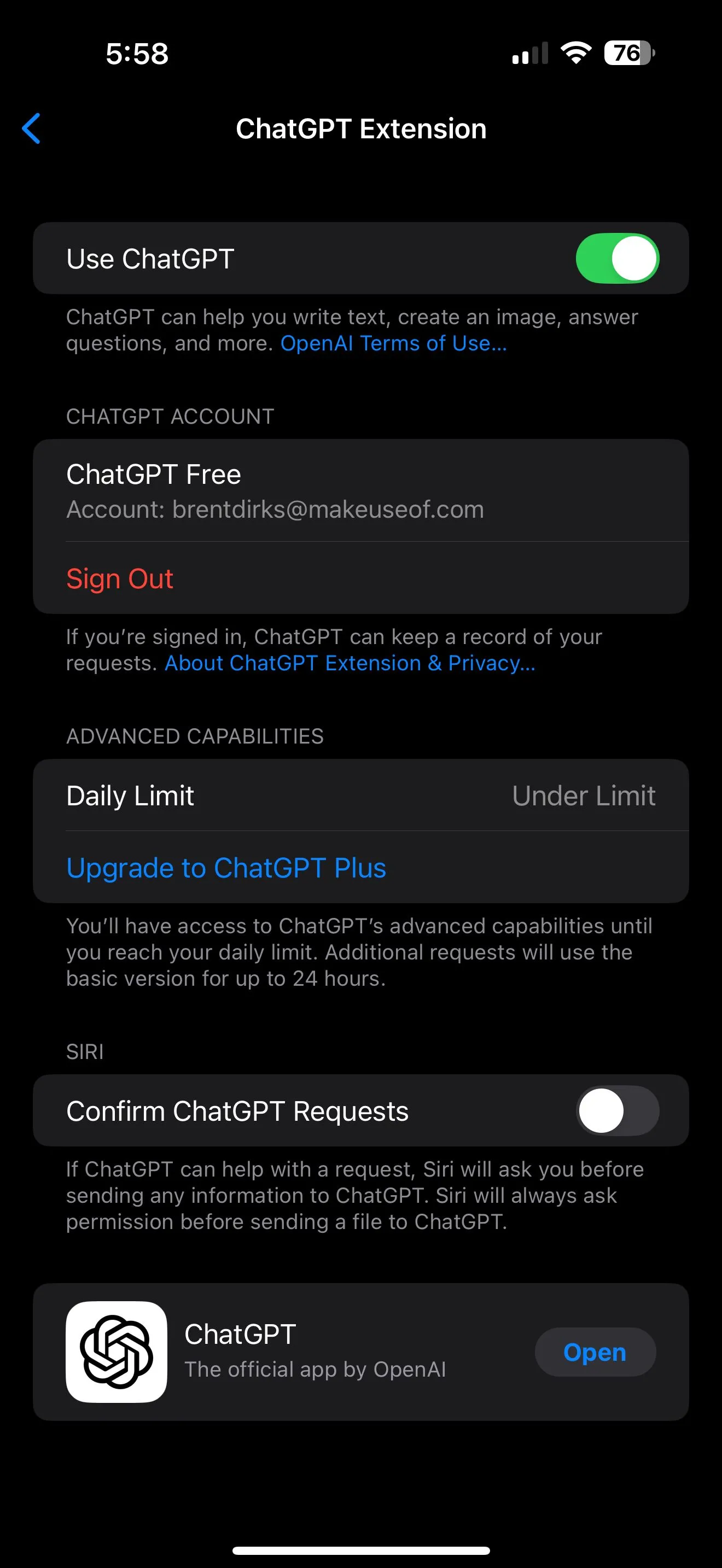 Màn hình cài đặt tích hợp ChatGPT và Siri trên iPhone