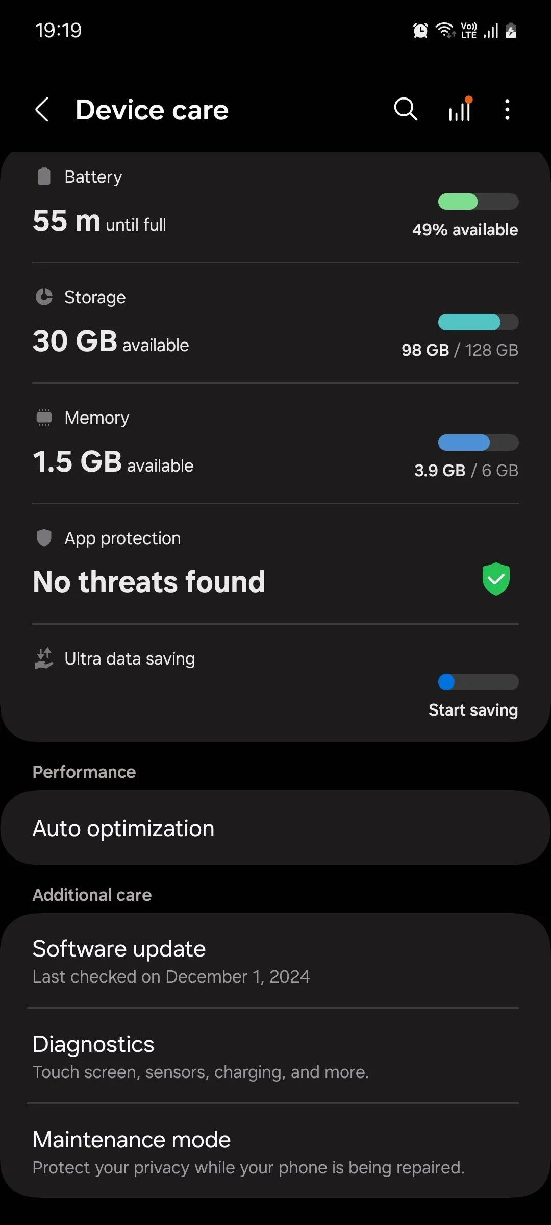 Màn hình Chăm sóc thiết bị trong giao diện Samsung One UI, nơi người dùng có thể truy cập các tùy chọn tối ưu hóa và khởi động lại tự động để duy trì hiệu năng điện thoại.