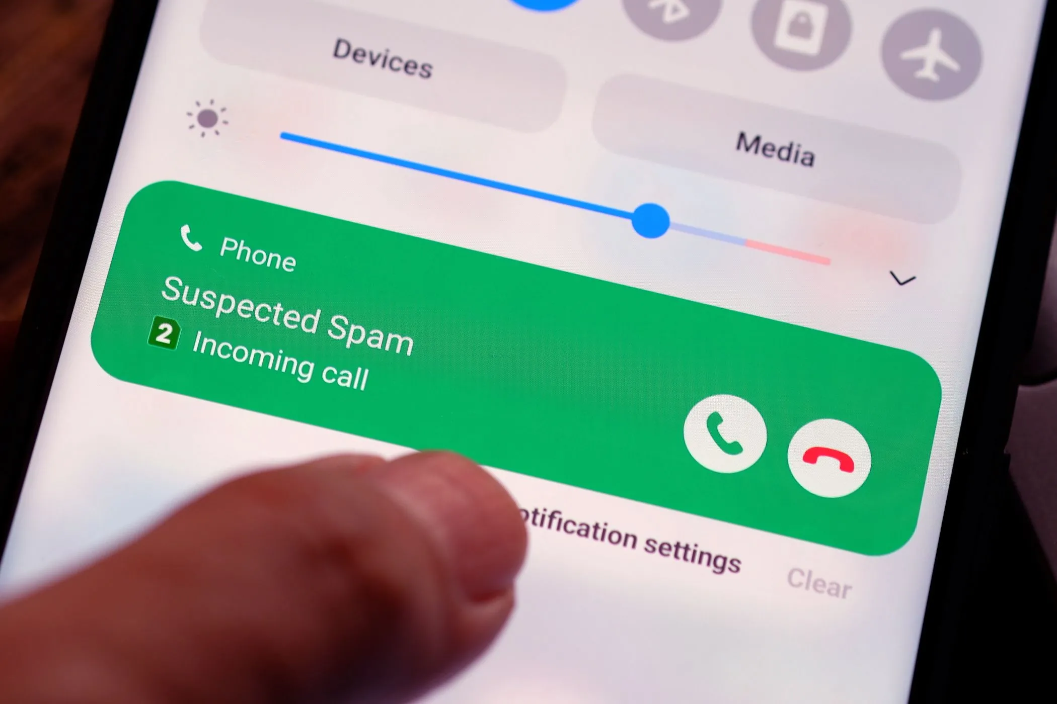 Màn hình điện thoại Android hiển thị thông báo cuộc gọi đáng ngờ là spam.
