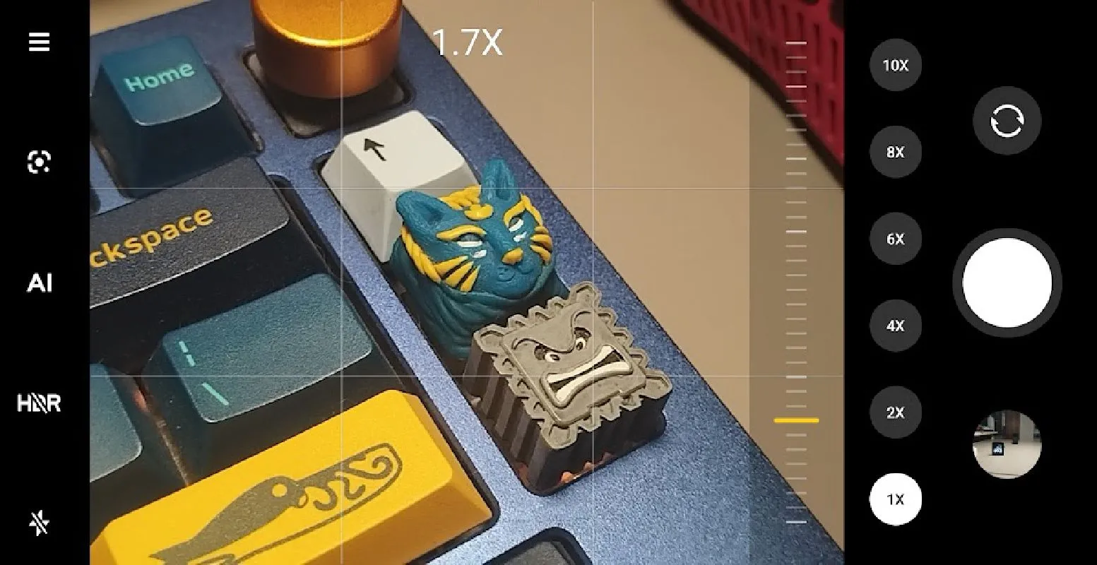 Màn hình giao diện ứng dụng camera điện thoại hiển thị nút điều chỉnh zoom kỹ thuật số.