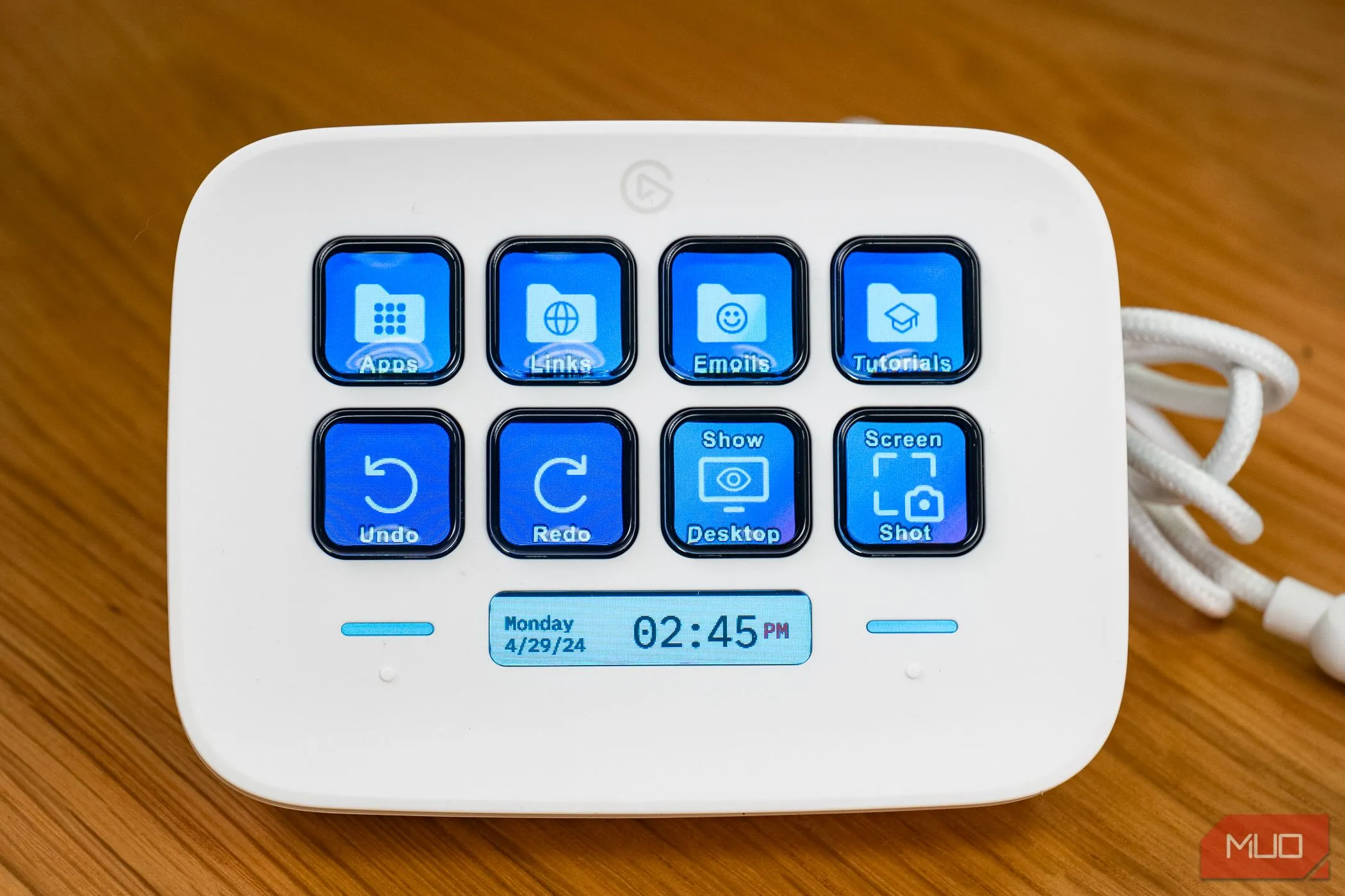 Màn hình mặc định của Elgato Stream Deck Neo với các biểu tượng chức năng cơ bản.