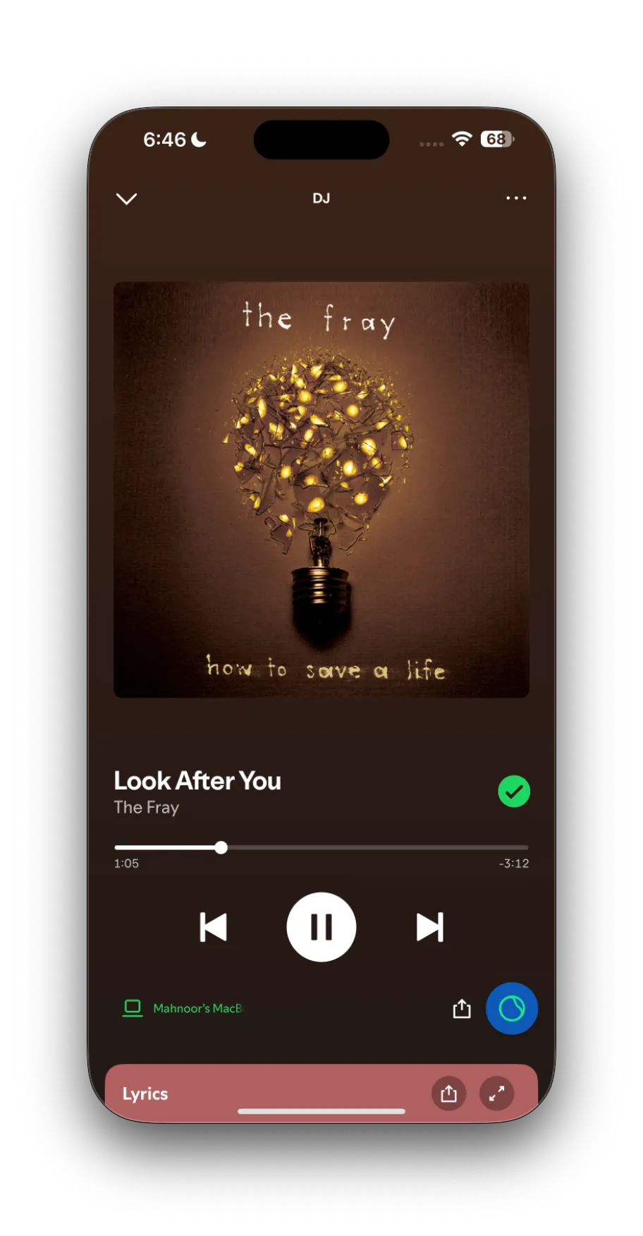 Màn hình phát nhạc trong ứng dụng Spotify, hiển thị bài hát &quot;Look After You&quot; của The Fray đang phát, cùng với nút DJ AI ở góc dưới bên phải.