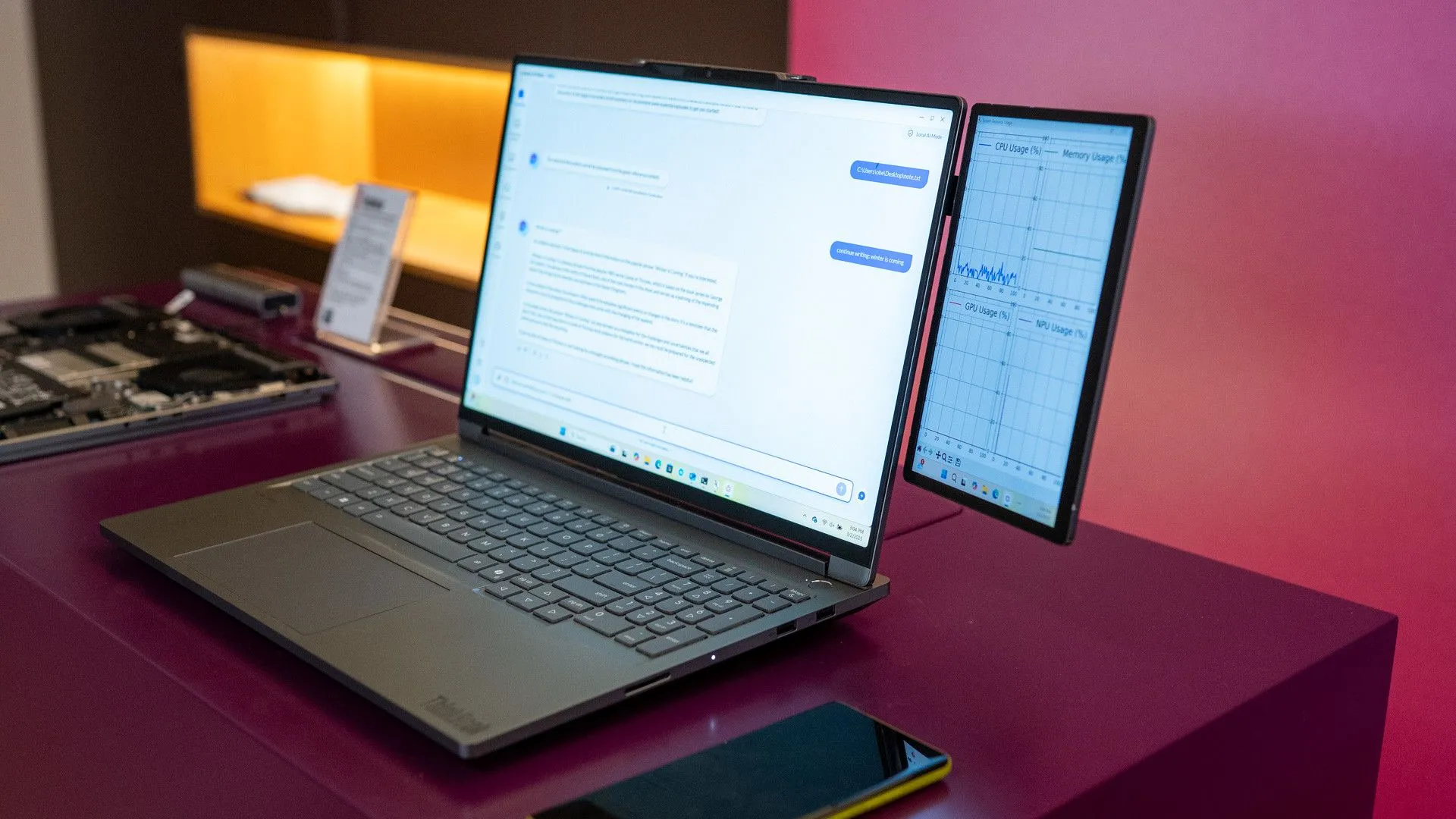 Màn hình phụ Lenovo Magic Bay 2nd Display gắn vào laptop, minh họa cách điện thoại Samsung có thể trở thành màn hình thứ hai qua cổng USB-C.