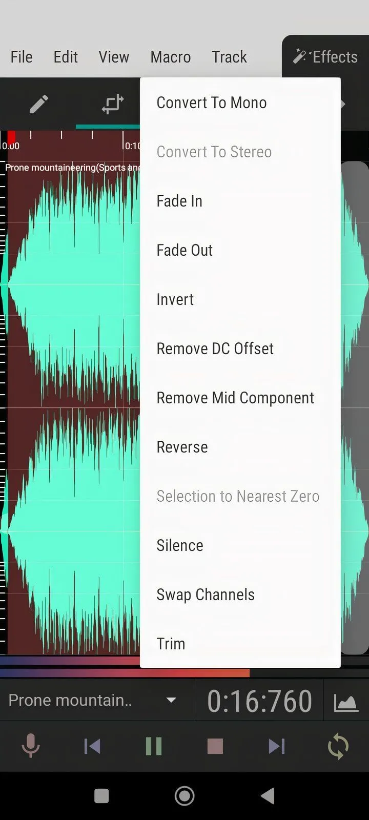 Màn hình ứng dụng WaveEditor hiển thị giao diện chỉnh sửa âm thanh trên điện thoại Android, với biểu đồ sóng âm và các tùy chọn fade in out.