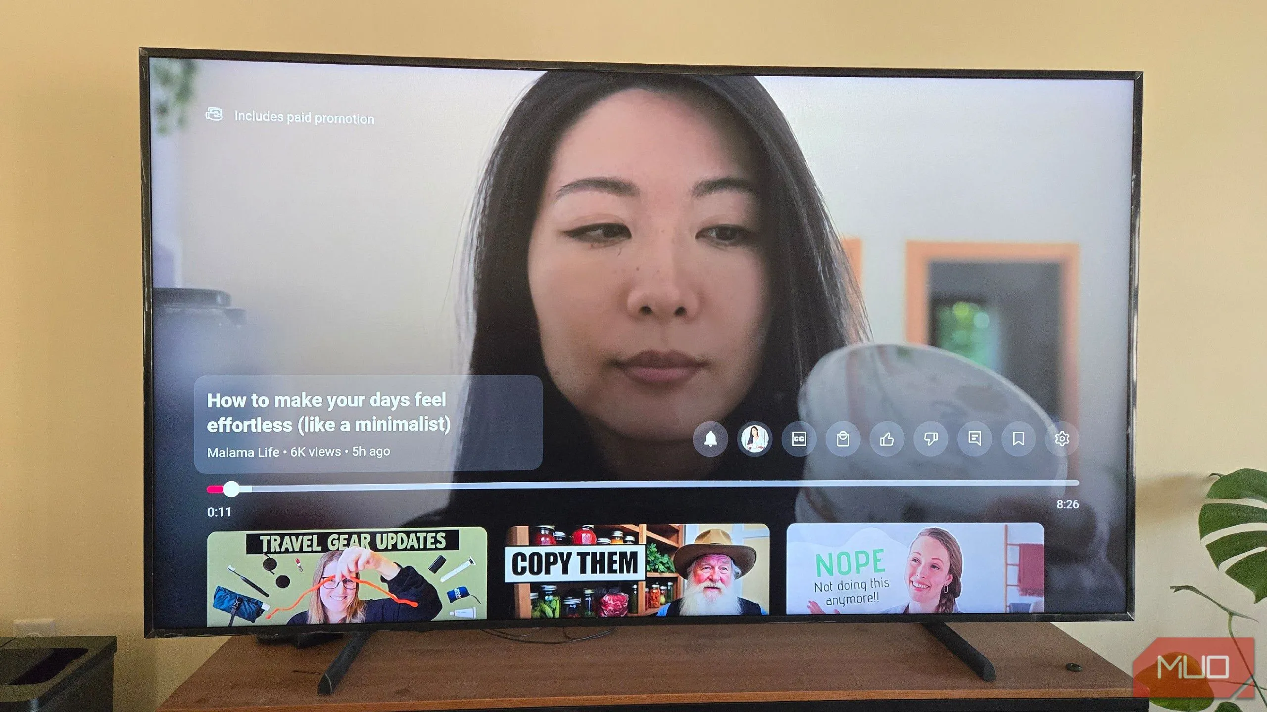 Màn hình YouTube TV đang tạm dừng trên TV Samsung Frame, hiển thị nội dung sau khi khắc phục lỗi trên Roku.