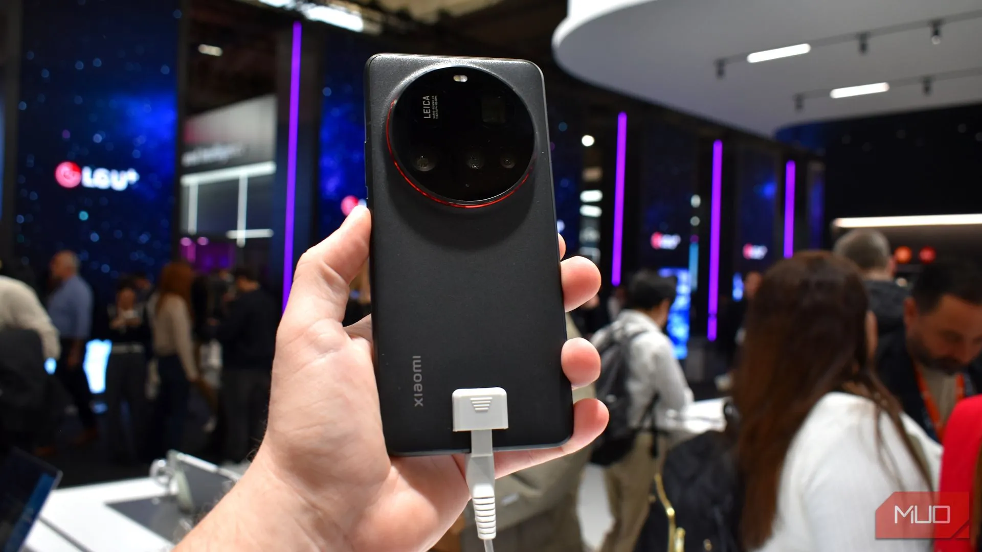 Mặt lưng điện thoại Xiaomi 15 Ultra tại MWC 2025