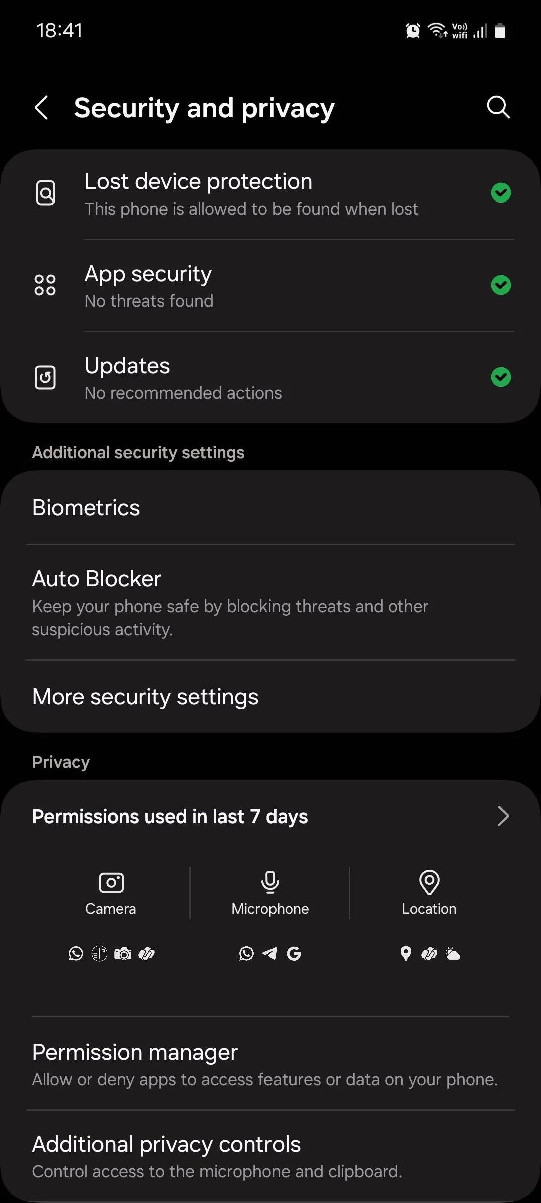 Menu Bảo mật và quyền riêng tư trong Samsung One UI hiển thị tùy chọn Auto Blocker để tăng cường bảo vệ thiết bị.