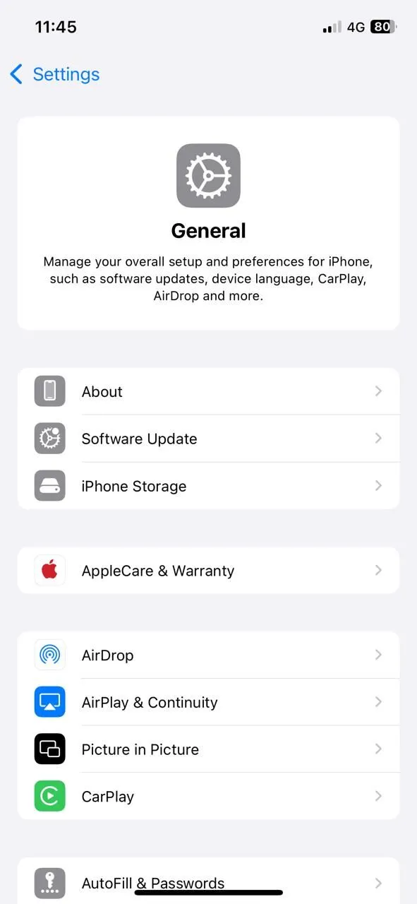 Menu Cài đặt chung trên iPhone, có mục Cập nhật phần mềm