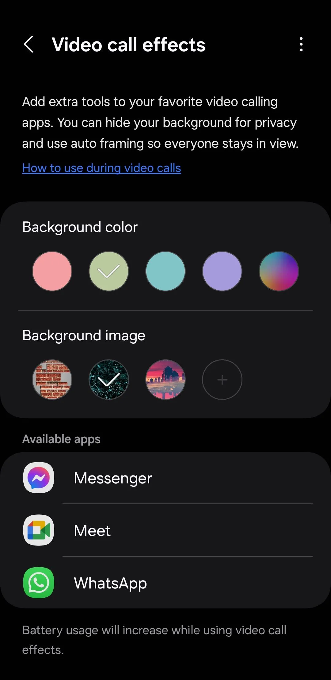 Menu cài đặt hiệu ứng cuộc gọi video trên điện thoại Samsung, hiển thị các tùy chọn làm mờ nền và tự động căn chỉnh