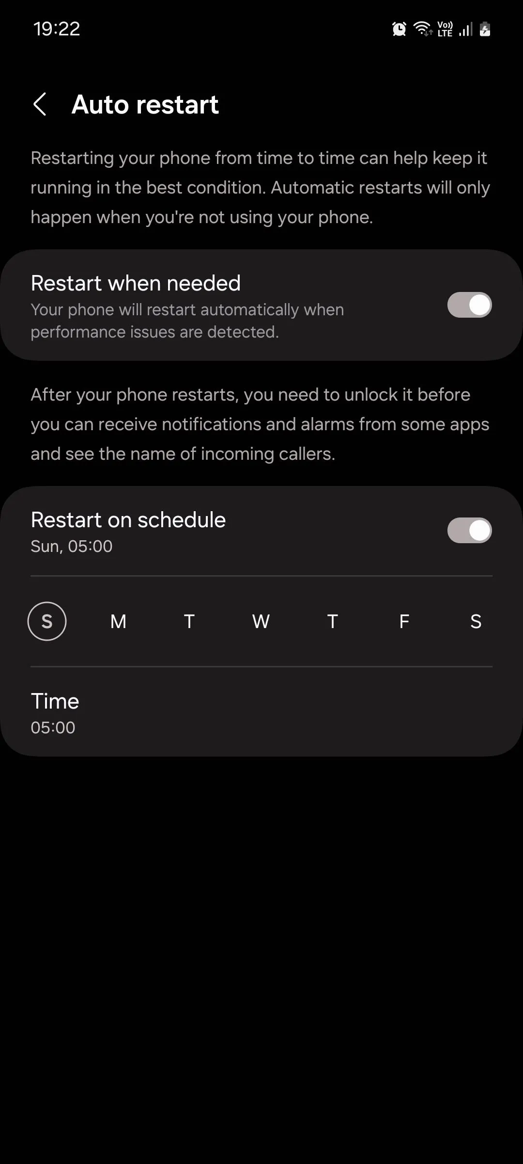 Menu cài đặt Khởi động lại tự động trên điện thoại Samsung, cho phép thiết lập lịch khởi động lại định kỳ để tối ưu hóa hiệu suất và độ ổn định của thiết bị.