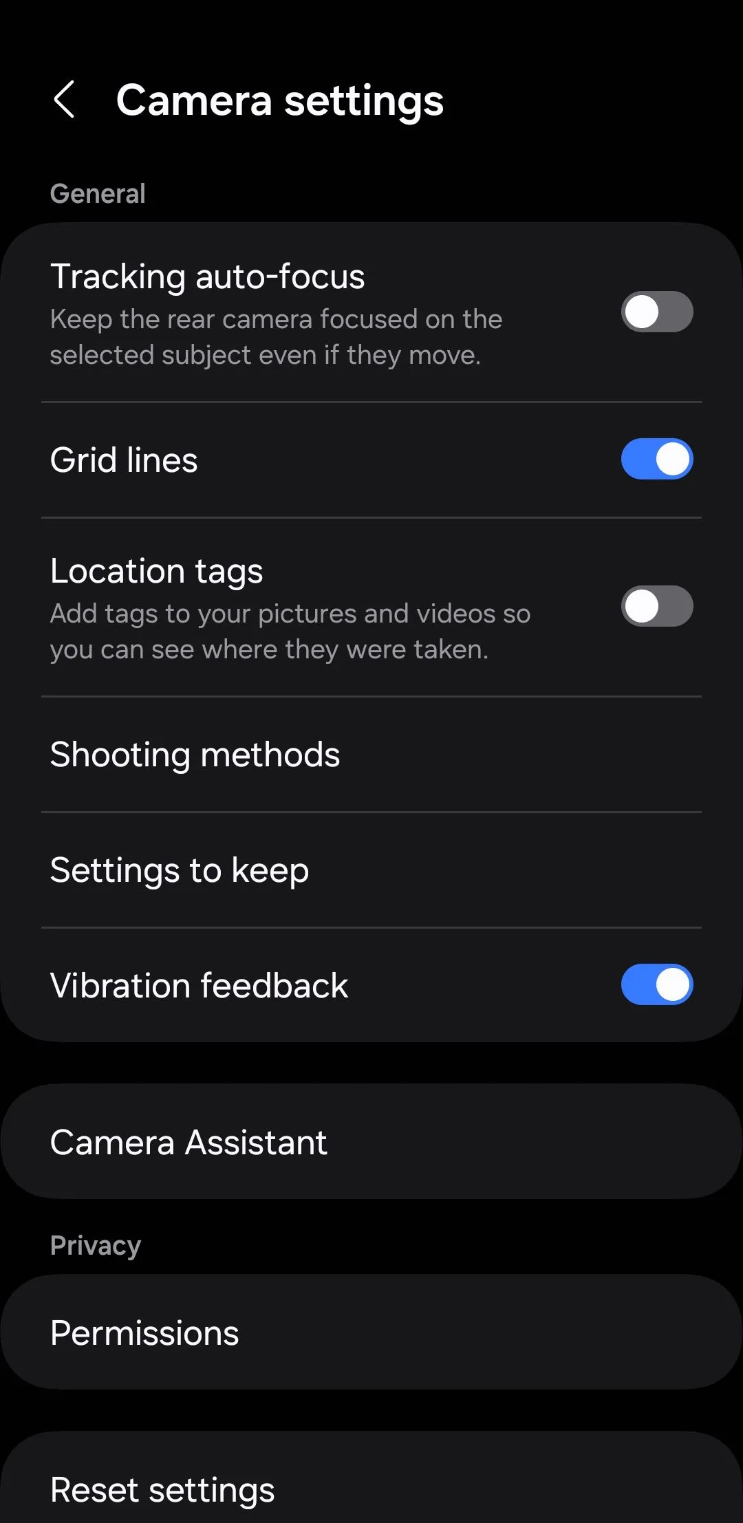 Menu cài đặt máy ảnh trên điện thoại Samsung Galaxy hiển thị tùy chọn "Shutter sound"