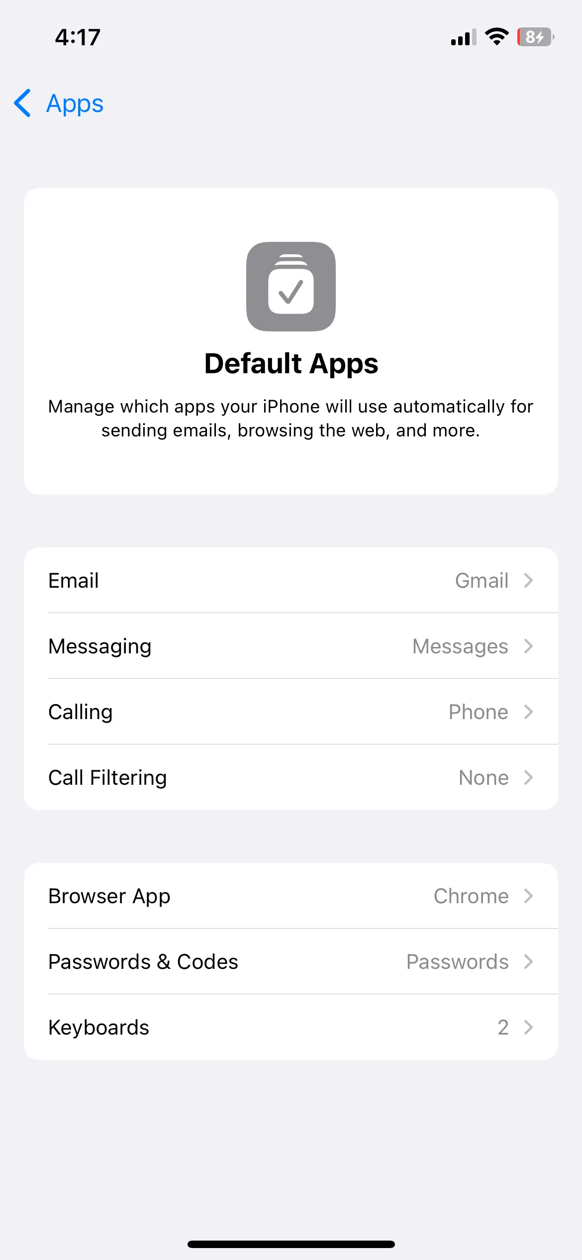 Menu cài đặt ứng dụng mặc định trên iPhone hiển thị tùy chọn cho trình duyệt và email