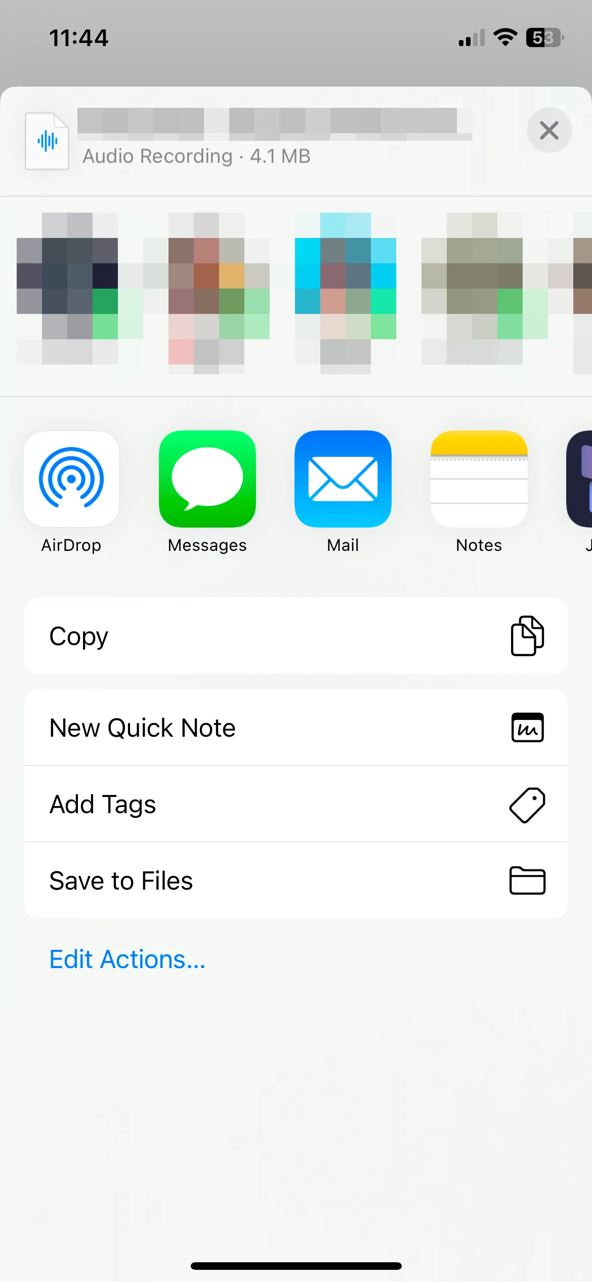 Menu Chia sẻ của một tệp âm thanh trong ứng dụng Tệp trên iPhone, với tùy chọn 'Sao chép' được chọn.