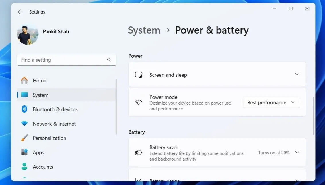 Menu Power &amp; battery (Nguồn &amp; pin) trong ứng dụng Cài đặt của Windows 11, nơi người dùng có thể điều chỉnh chế độ năng lượng.