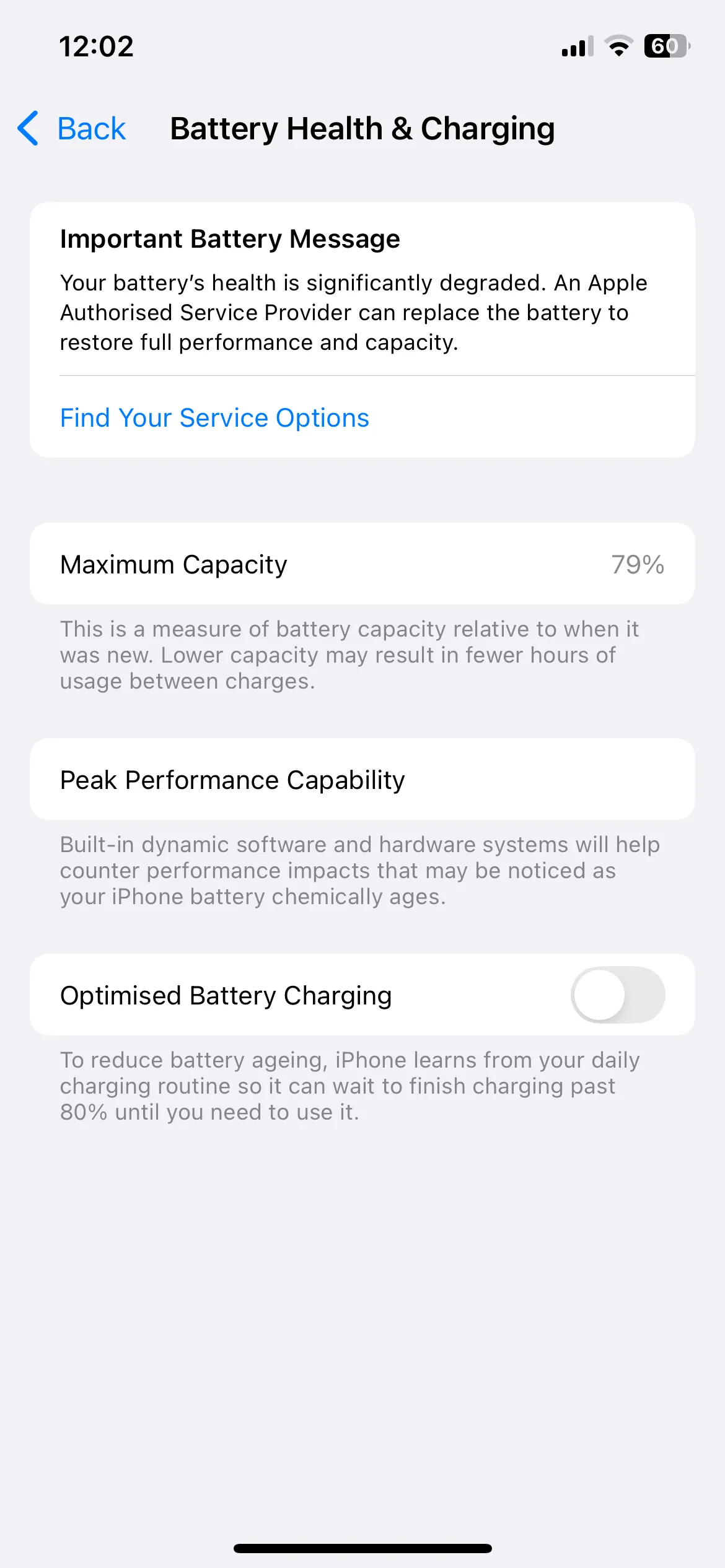 Menu &quot;Tình trạng pin&quot; trên iPhone, hiển thị dung lượng tối đa của pin và là chỉ báo cần thiết để xem xét thay pin mới.