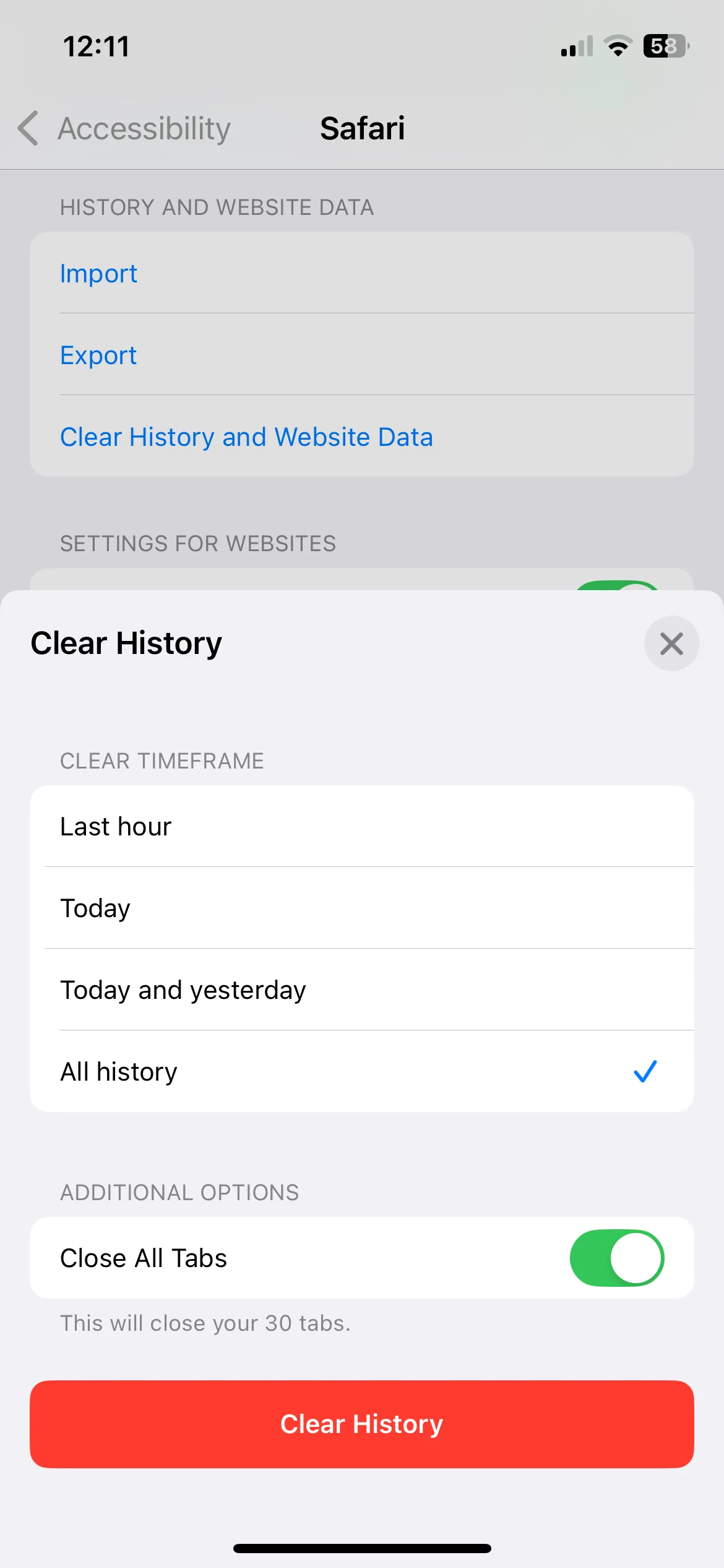 Menu &quot;Xóa lịch sử và dữ liệu trang web&quot; trong cài đặt Safari trên iPhone, hướng dẫn làm sạch trình duyệt để tăng tốc độ lướt web.