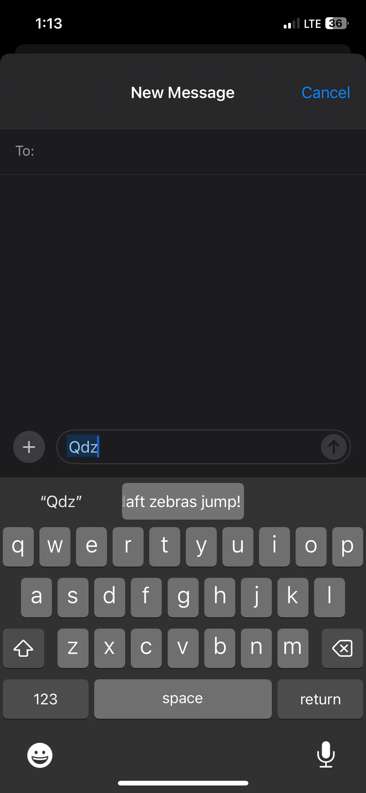 Minh họa việc gõ mã 'qbz' trên bàn phím iPhone, với gợi ý tự động thay thế bằng một cụm từ dài đã được cài đặt trong Text Replacement.