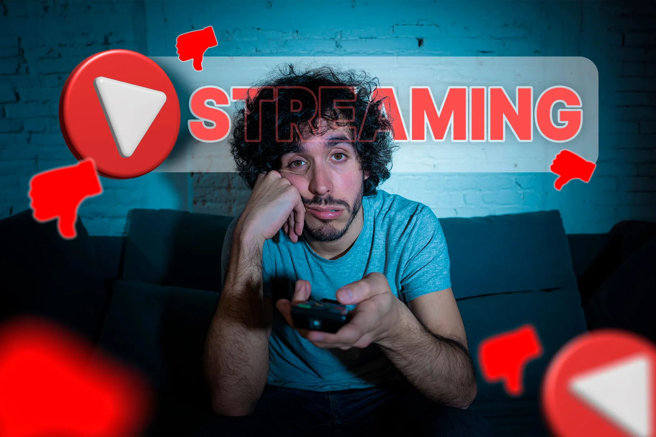 Người đàn ông trẻ tuổi thể hiện sự chán nản khi xem TV, ám chỉ trải nghiệm streaming không như ý