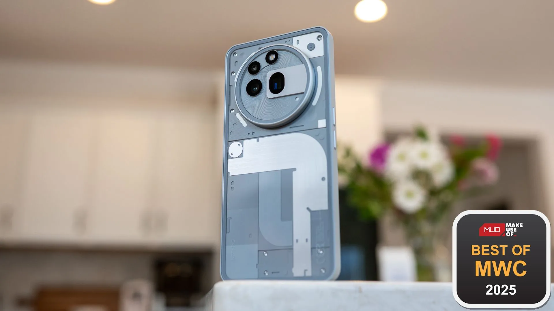 Nothing Phone (3a) Pro với thiết kế trong suốt và giao diện Glyph Interface mới lạ, nhận giải thưởng tại MWC 2025