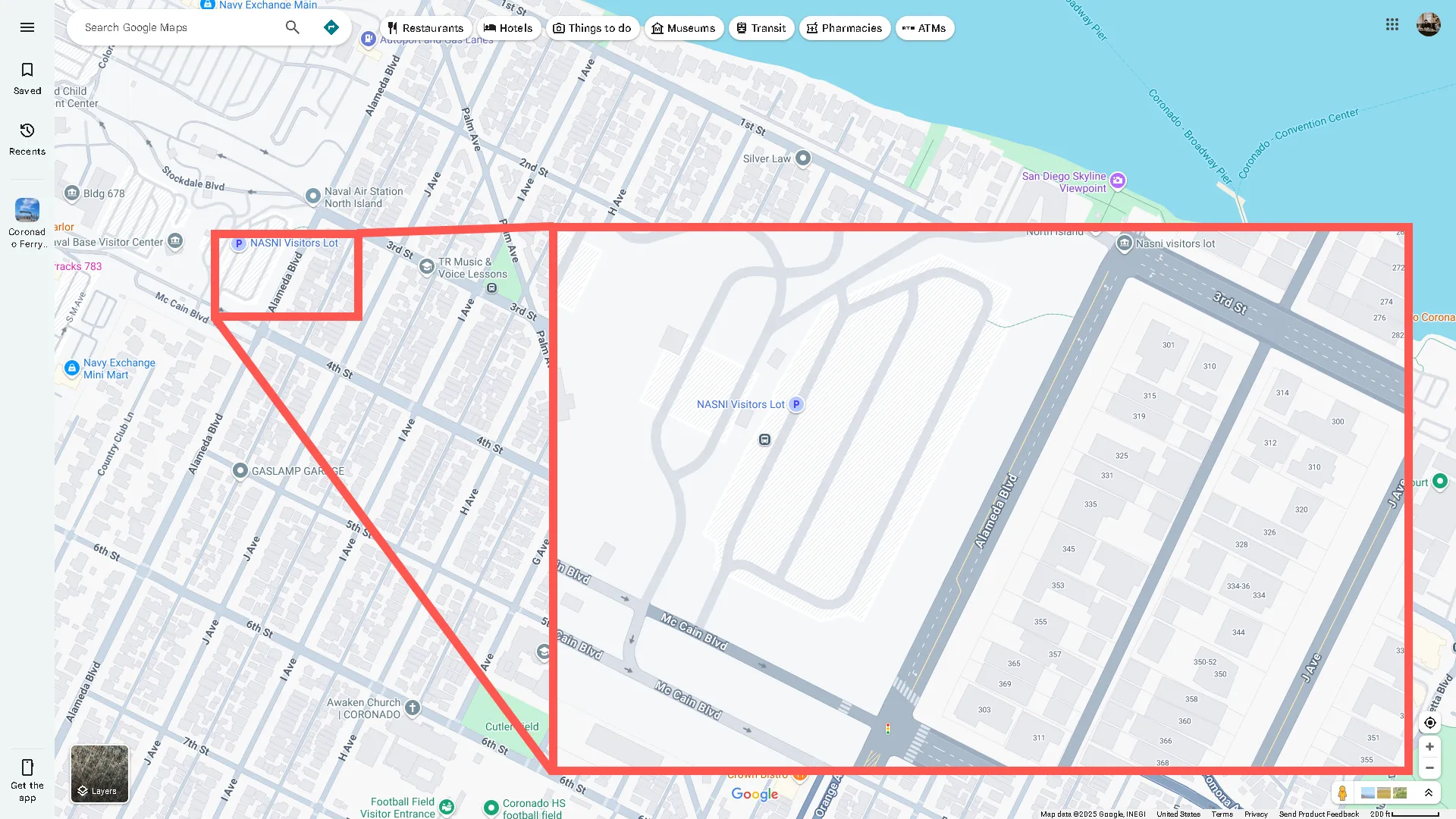 Phân biệt khu vực căn cứ quân sự và khu dân cư qua màu sắc xám trên Google Maps ở Coronado, California.