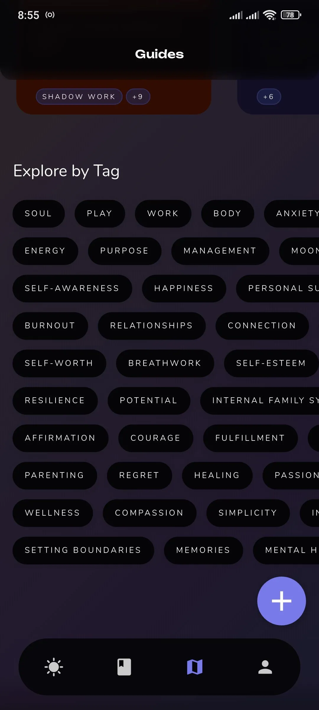 Phần 'Hướng dẫn' của Reflection.app với các thẻ phân loại chủ đề như Sức khỏe Tinh thần, Công việc &amp; Tài chính, hỗ trợ người dùng tìm kiếm hành trình phù hợp