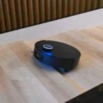 Robot hút bụi Dreame X50 đang vượt chướng ngại vật là bậc thang nhỏ tại triển lãm CES 2025, minh họa hệ thống ProLeap.